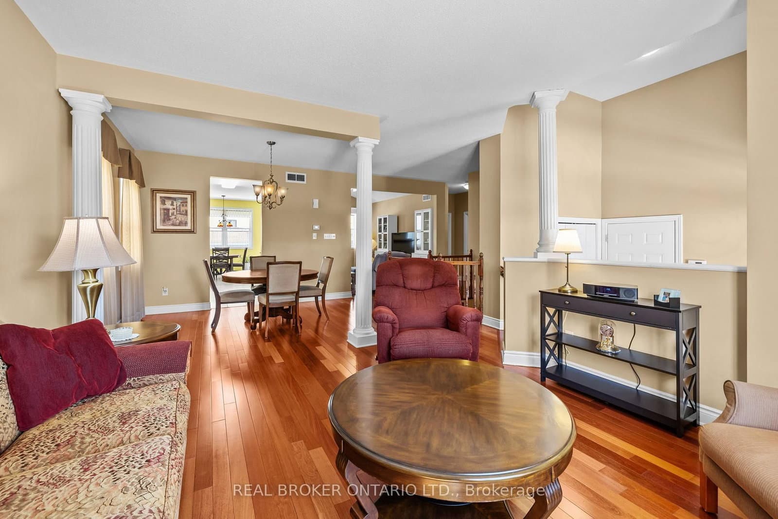 204 Hillpark High Street, Ottawa, ON — photo 3
