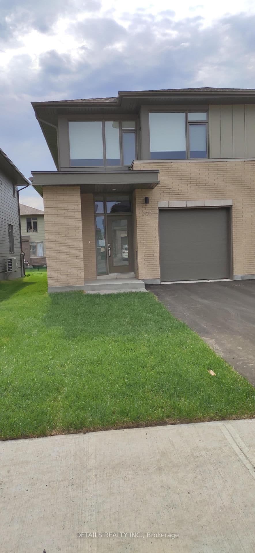 303 Wigwas Street, Ottawa, ON — photo 2