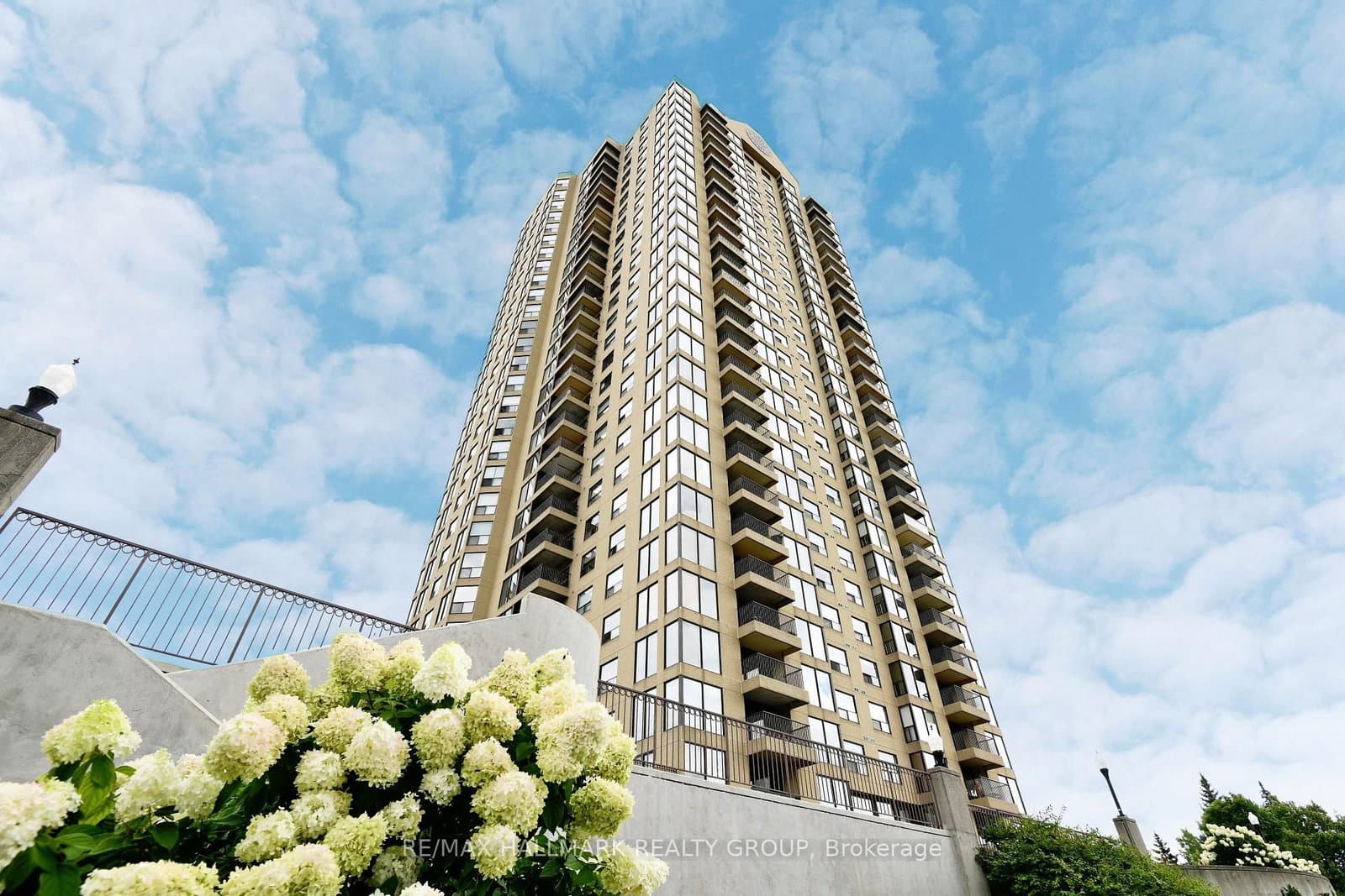 503 - 545 St Laurent Boulevard, Ottawa, ON