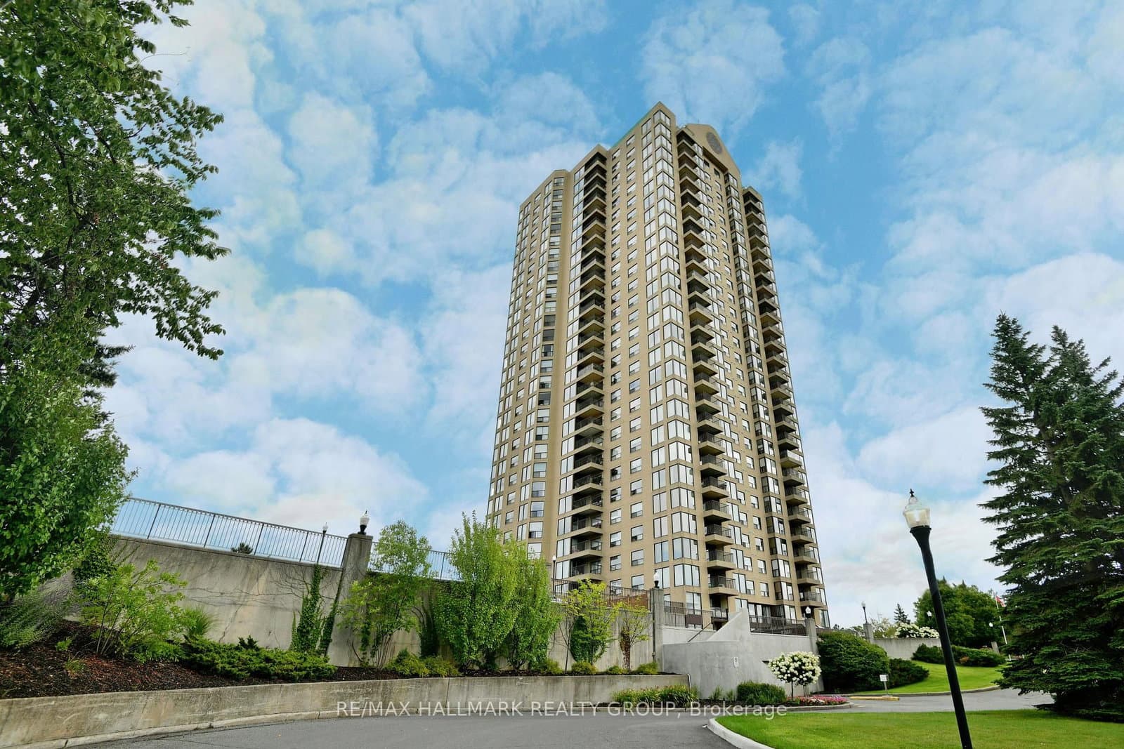 503 - 545 St Laurent Boulevard, Ottawa, ON — photo 2