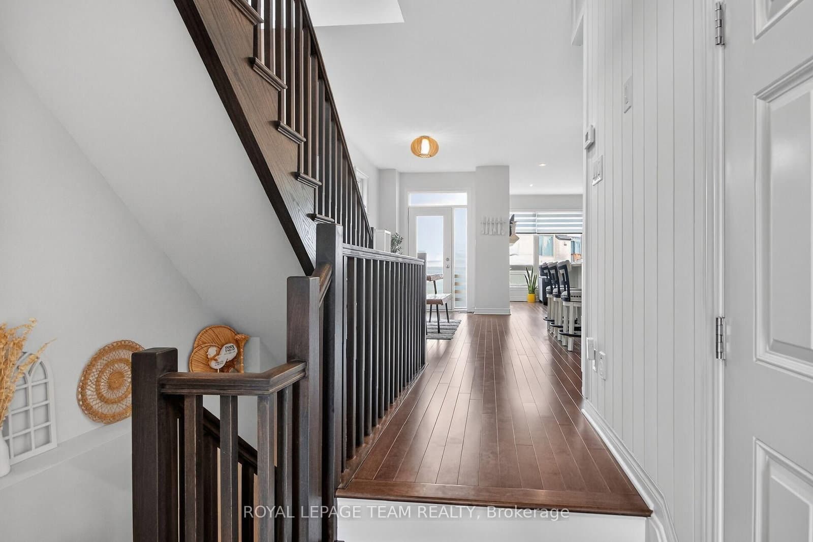 545 Borbridge Avenue, Ottawa, ON — photo 2