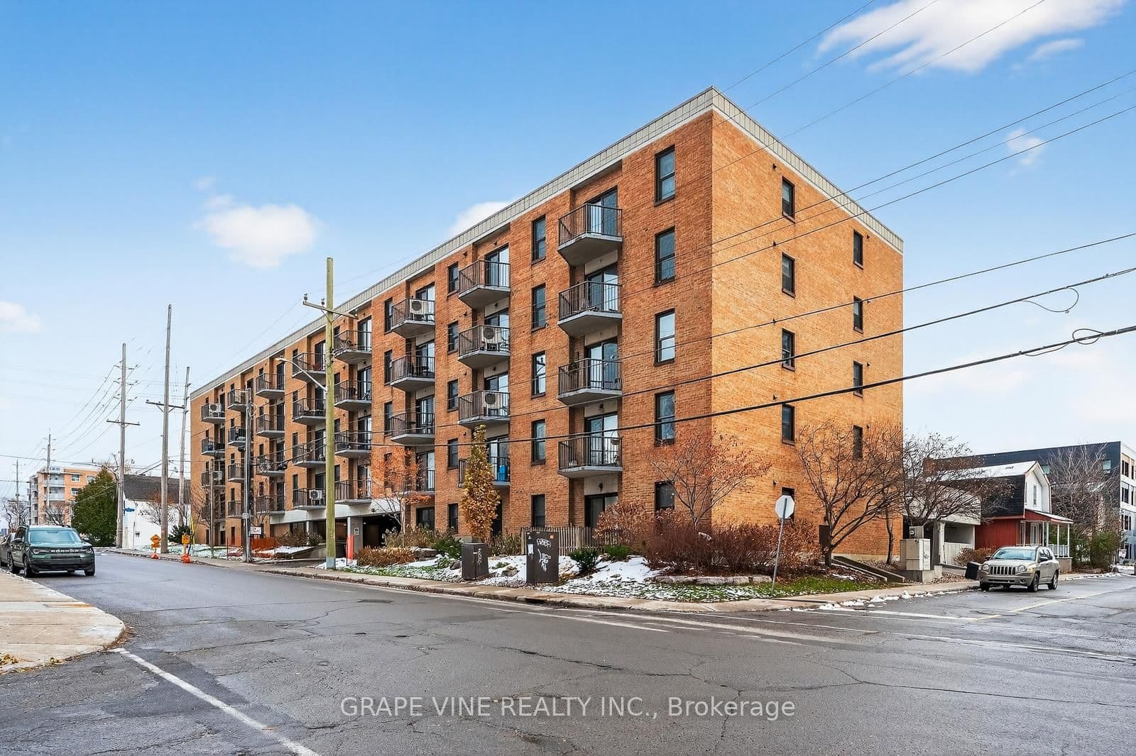 102 - 50 Burnside Avenue, Ottawa, ON