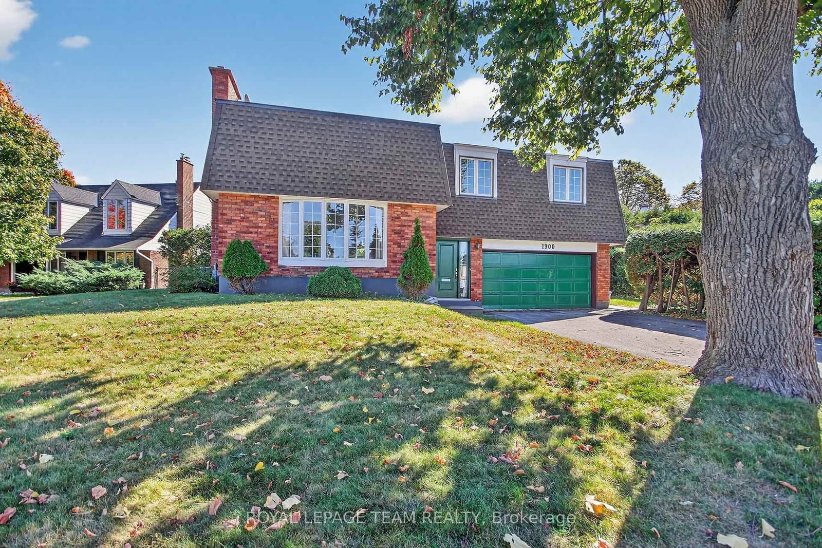 1900 Southampton Court, Ottawa, ON — photo 2