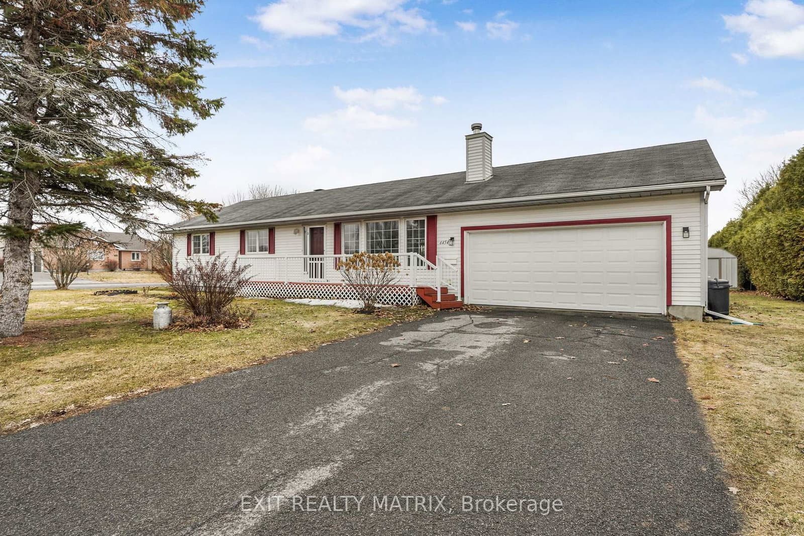 6454 Waterbury Lane, North Gower, ON