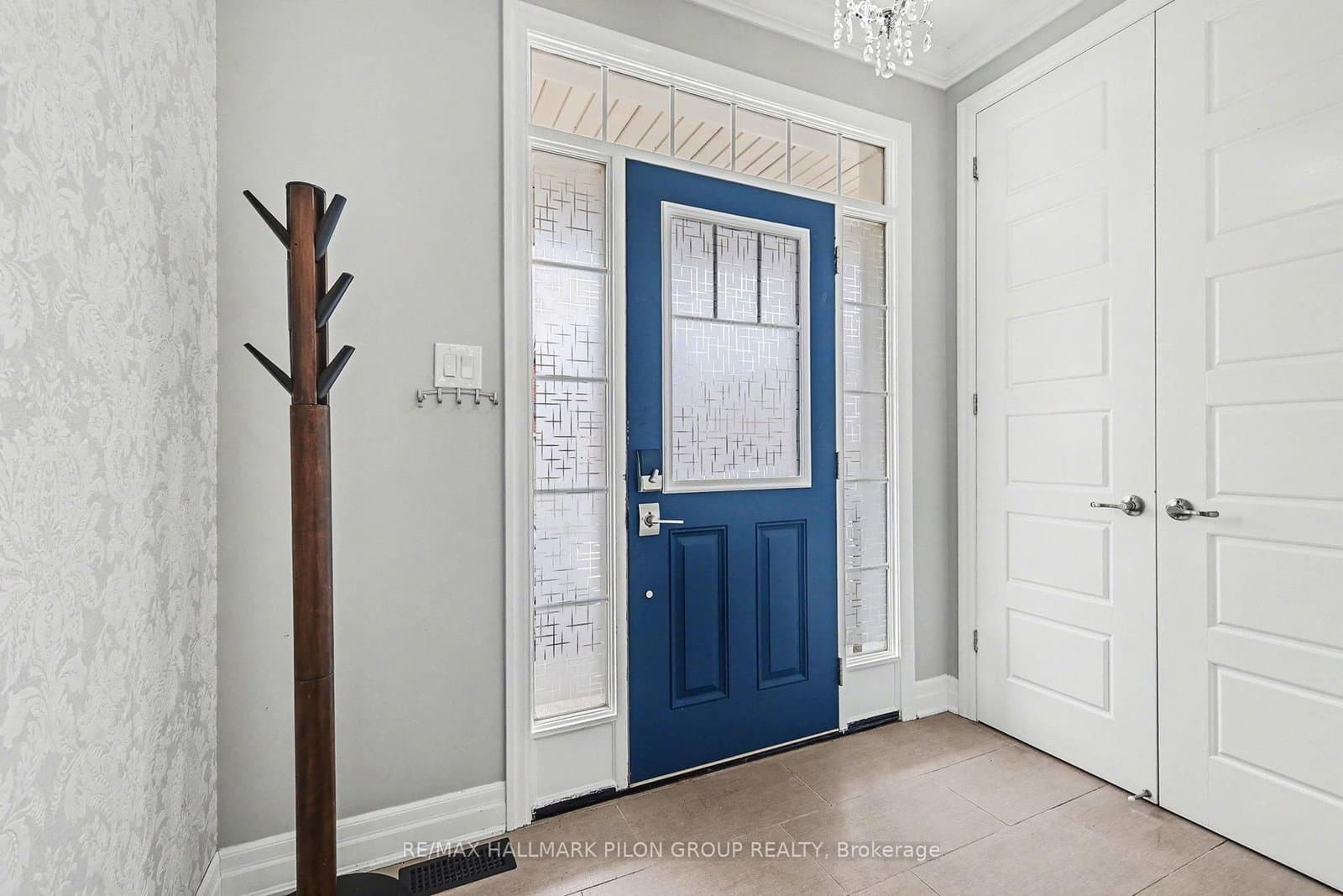 133 Mandalay Street, Ottawa, ON — photo 2