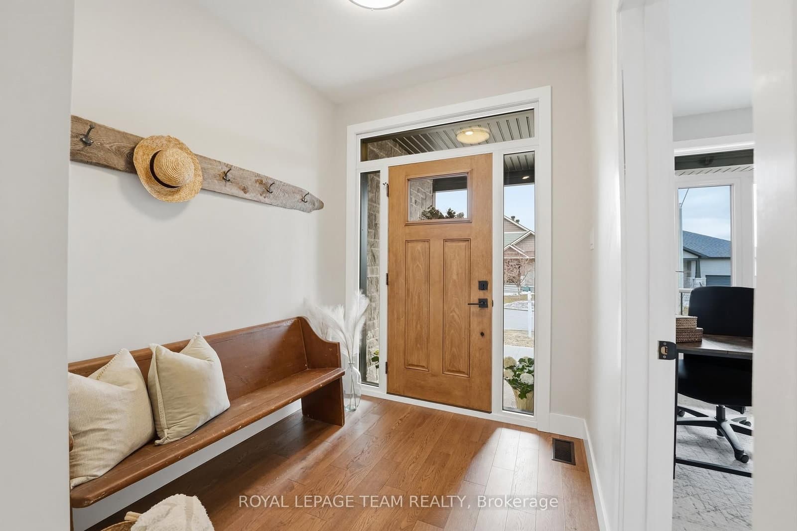 757 Meadowridge Circle, Carp, ON — photo 3