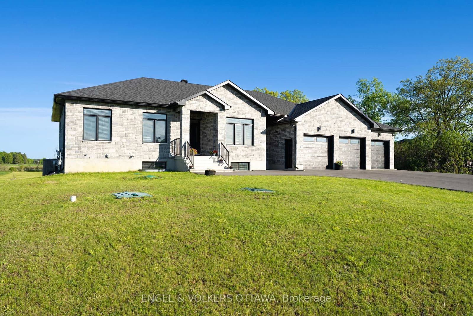 19 Synergy Way, Ottawa, ON — photo 2