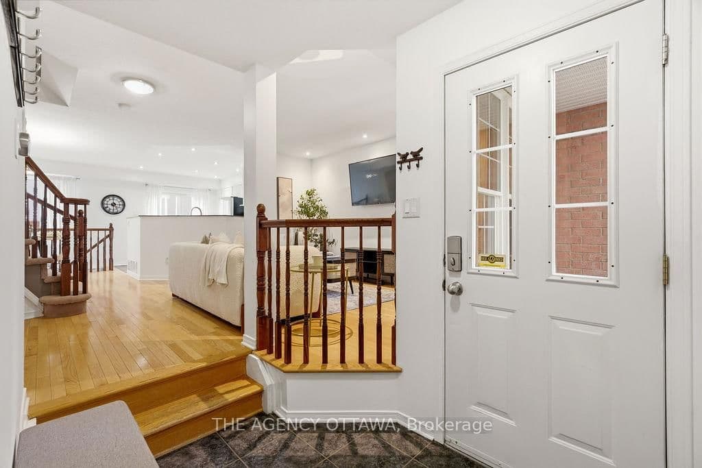 555 Aberfoyle Circle, Ottawa, ON — photo 2