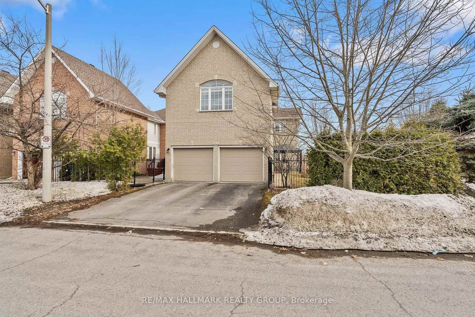 303 Parkin Circle, Ottawa, ON