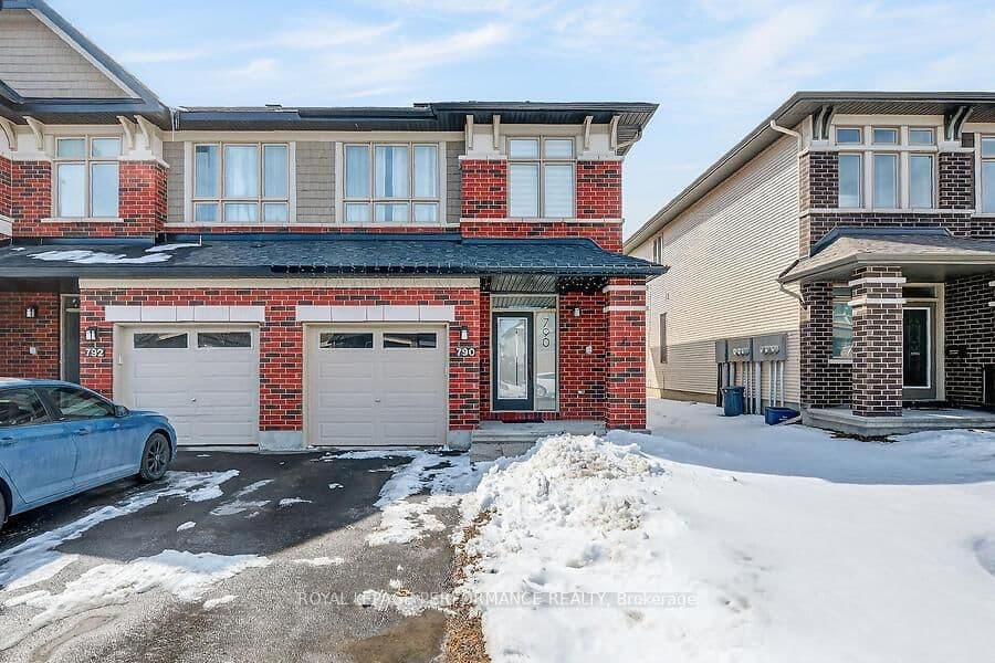 790 Cairn Crescent, Ottawa, ON