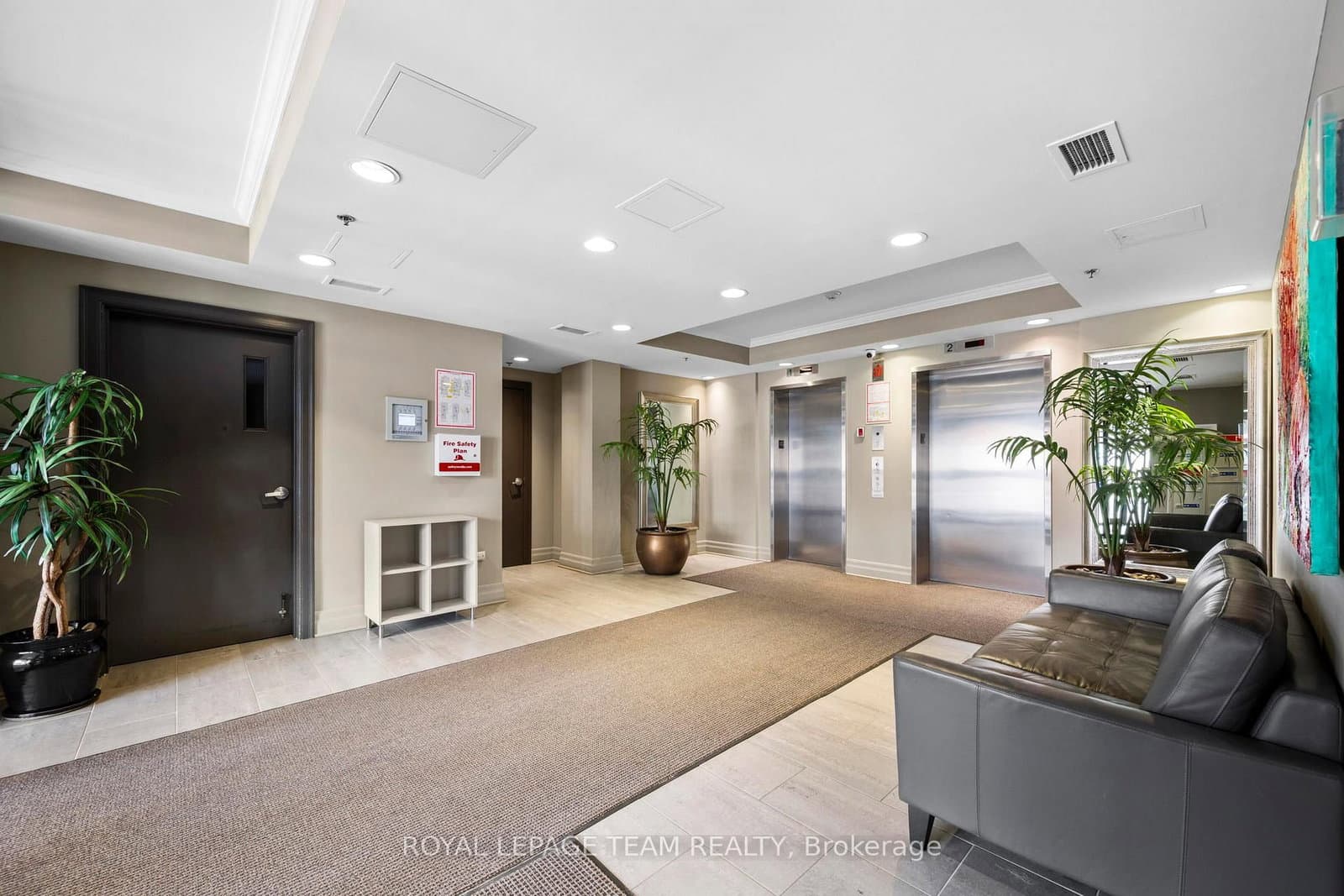 202 - 260 Besserer Street, Ottawa, ON — photo 2