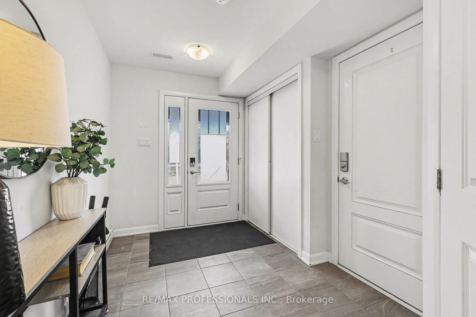 919 LIXNAW Court, Ottawa, ON — photo 2