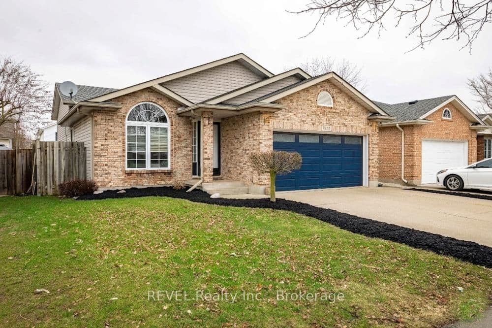 8205 Harvest Crescent, Niagara Falls, ON — photo 2