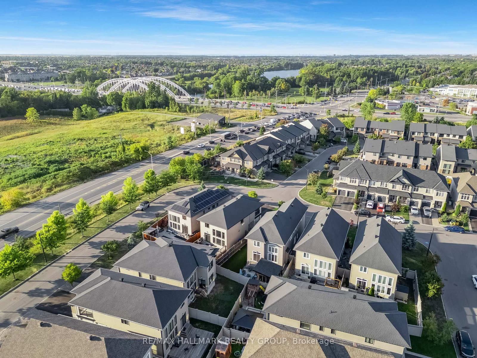 327 BALLINVILLE Circle, Ottawa, ON — photo 3