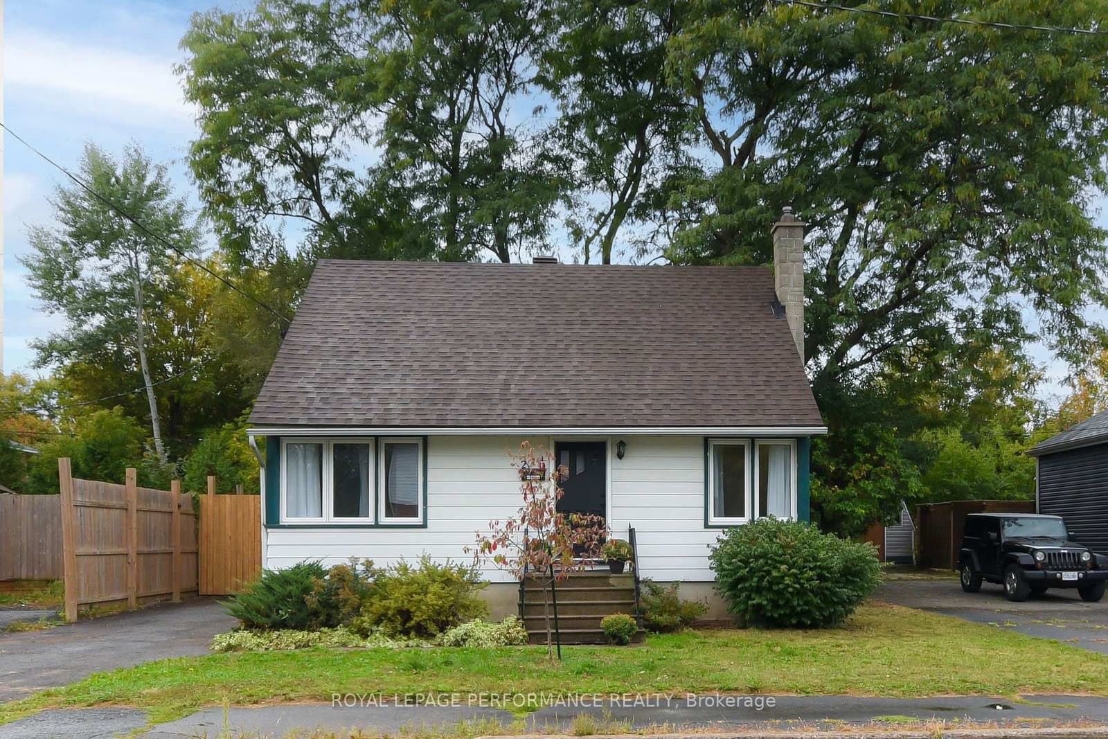 274 Queen Mary Street, Ottawa, ON — photo 2