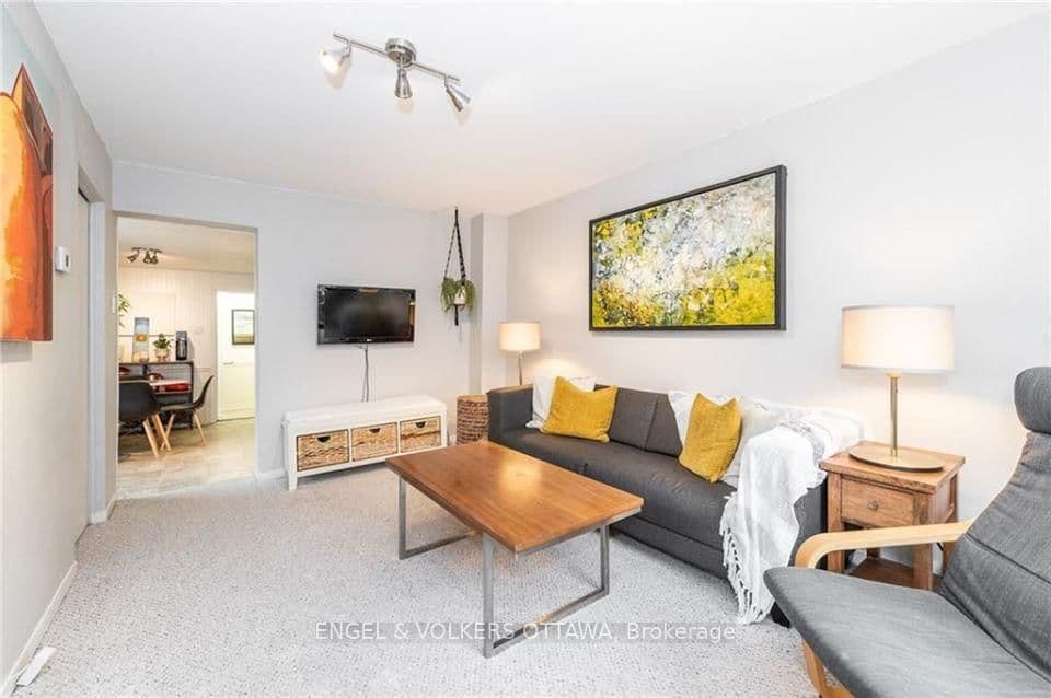 223 Carruthers Avenue, Ottawa, ON — photo 2