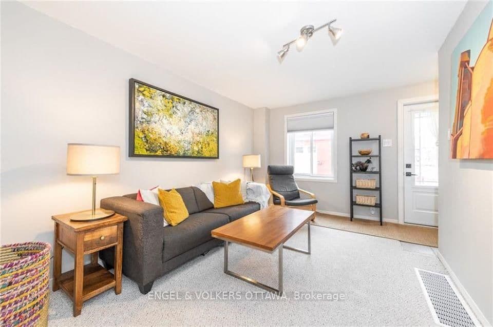 223 Carruthers Avenue, Ottawa, ON — photo 3