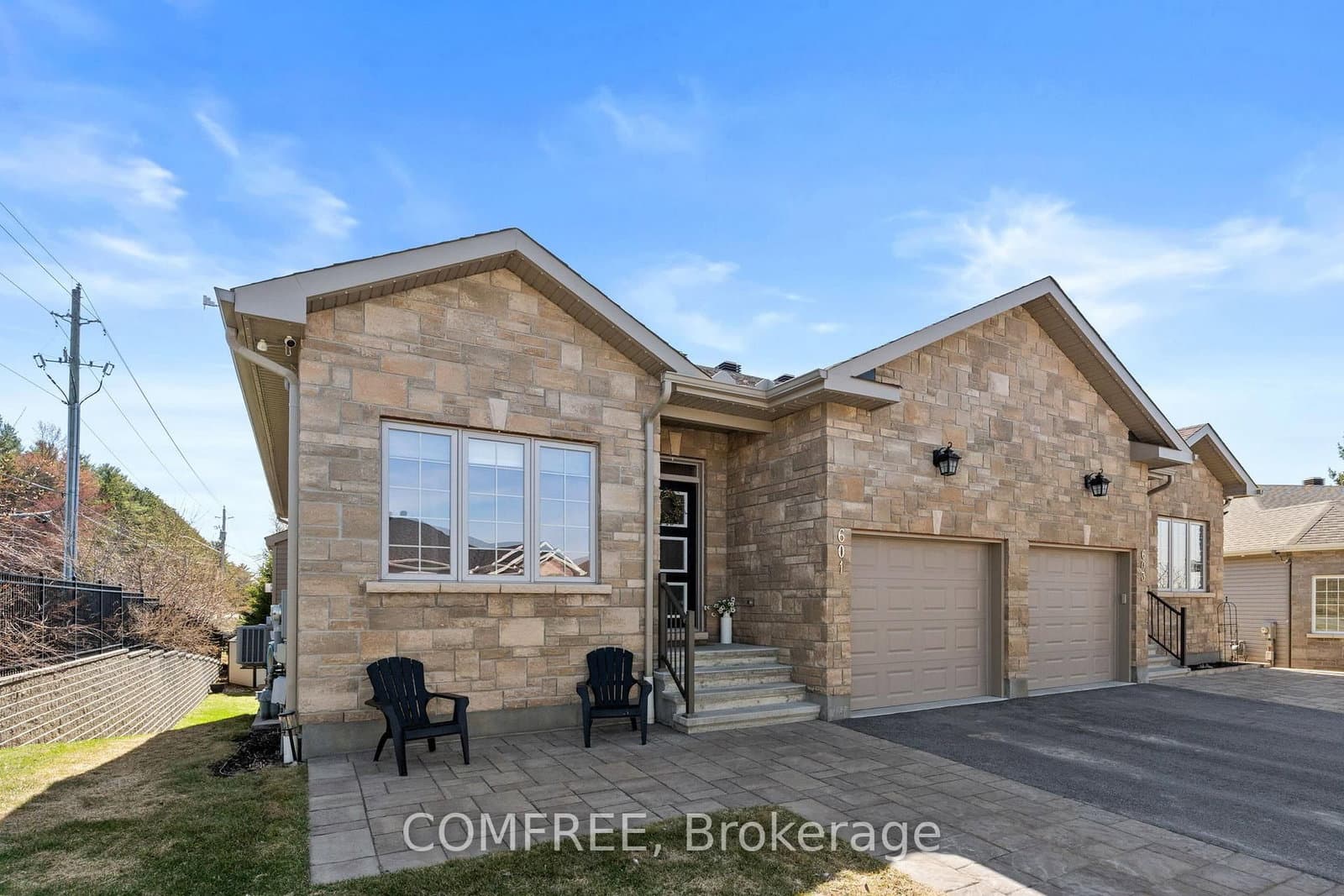 601 Meadowridge Circle, Carp, ON — photo 2