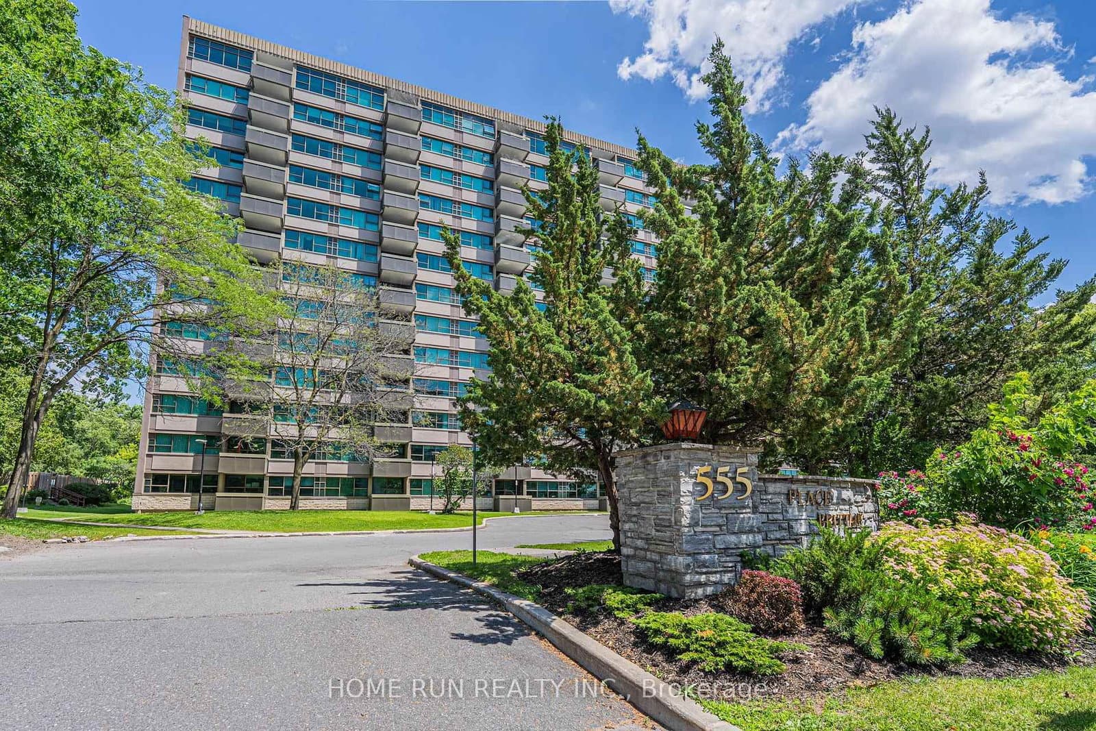 1111 - 555 BRITTANY Drive, Ottawa, ON — photo 2