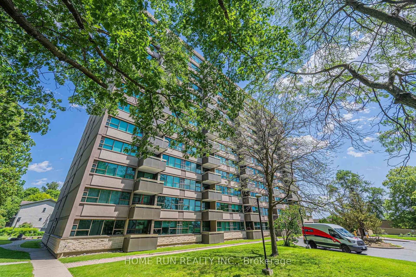 1111 - 555 BRITTANY Drive, Ottawa, ON — photo 3