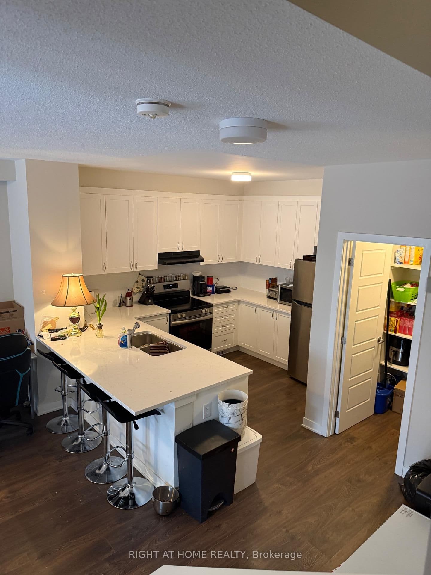 57 PLACETTE STITCH Mews, Richmond, ON — photo 2