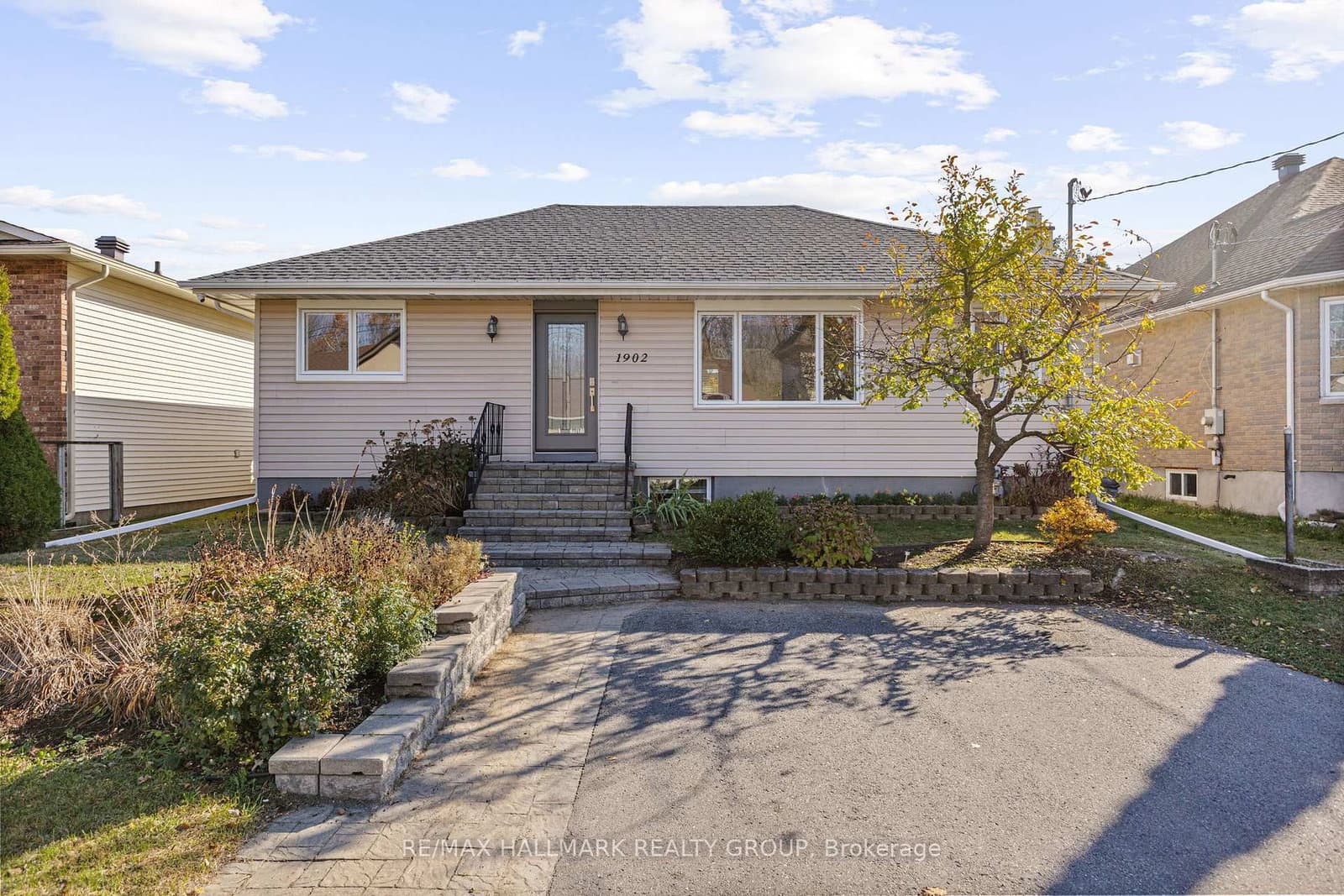 1902 Rosebella Avenue, Ottawa, ON