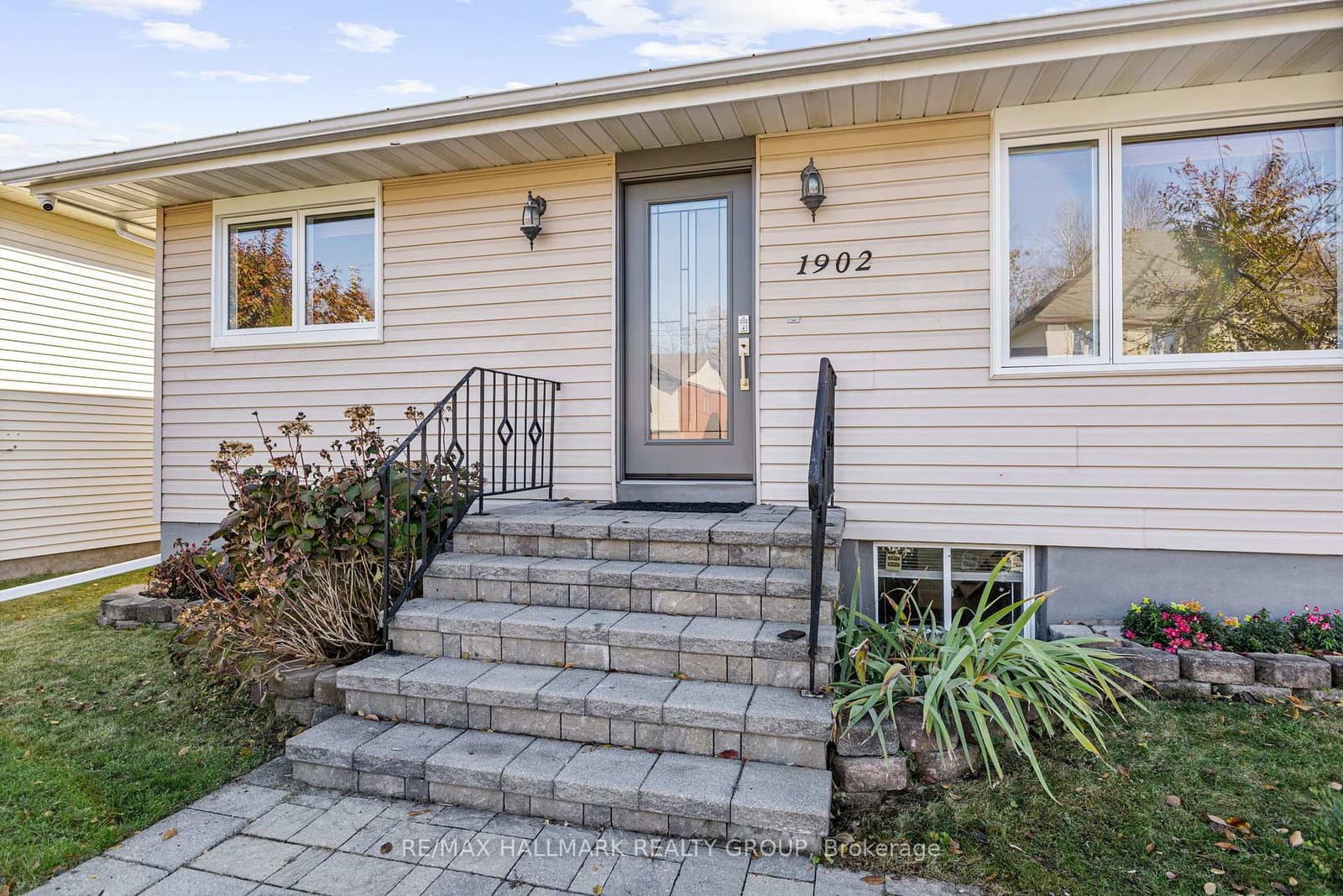 1902 Rosebella Avenue, Ottawa, ON — photo 2