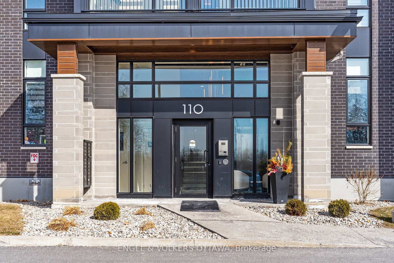 402 - 110 Cortile Private, Ottawa, ON — photo 2