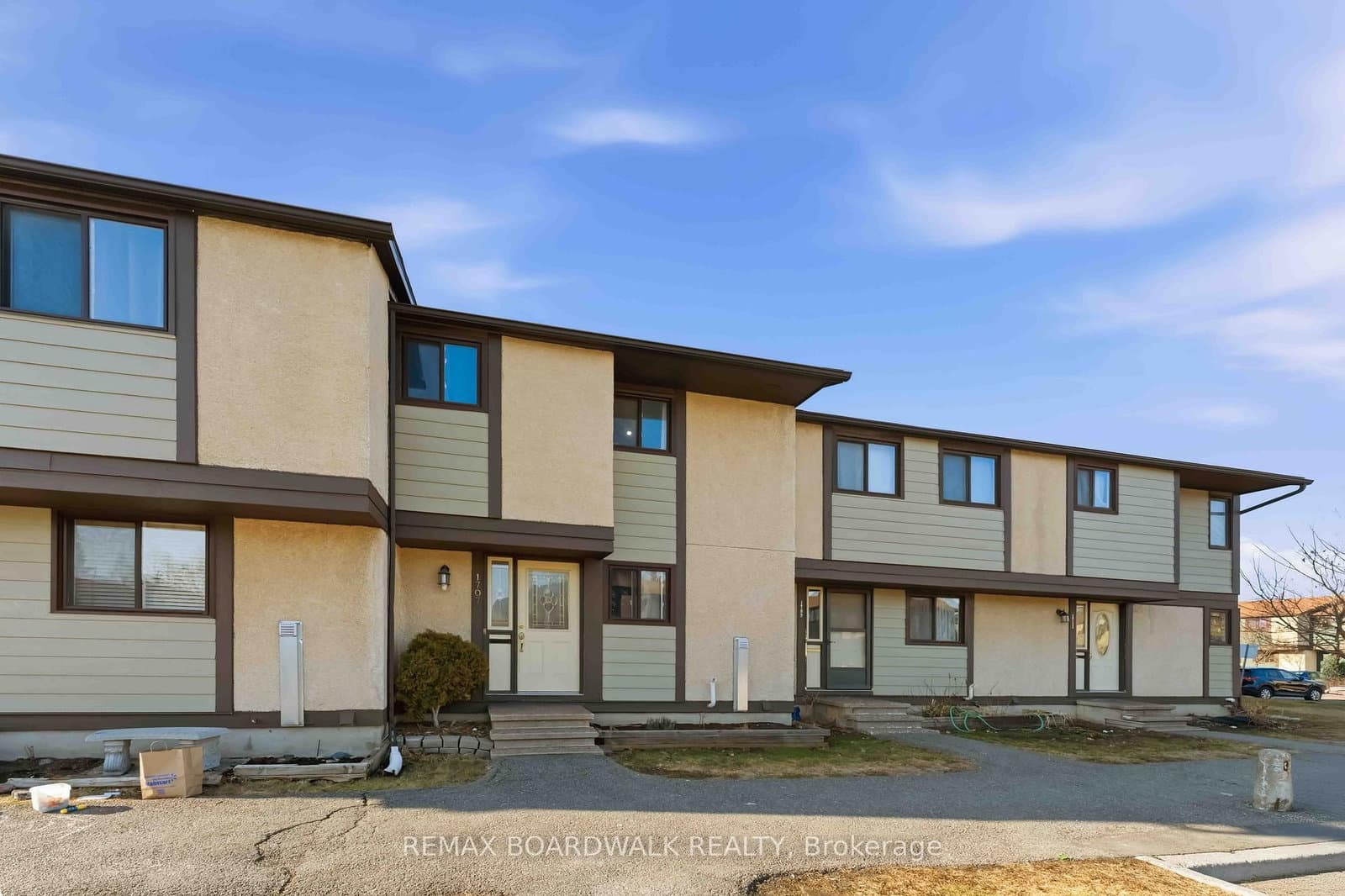 1707 Meadowbrook Road, Ottawa, ON