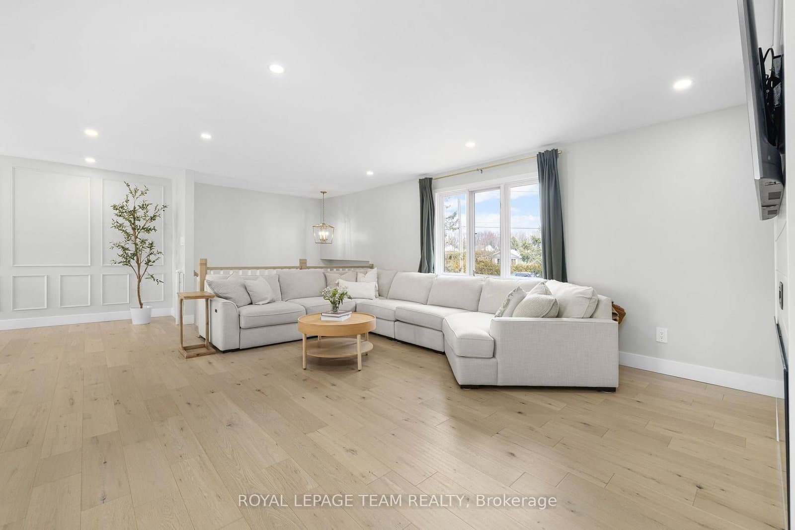 1386 Johnston Drive, Ottawa, ON — photo 3