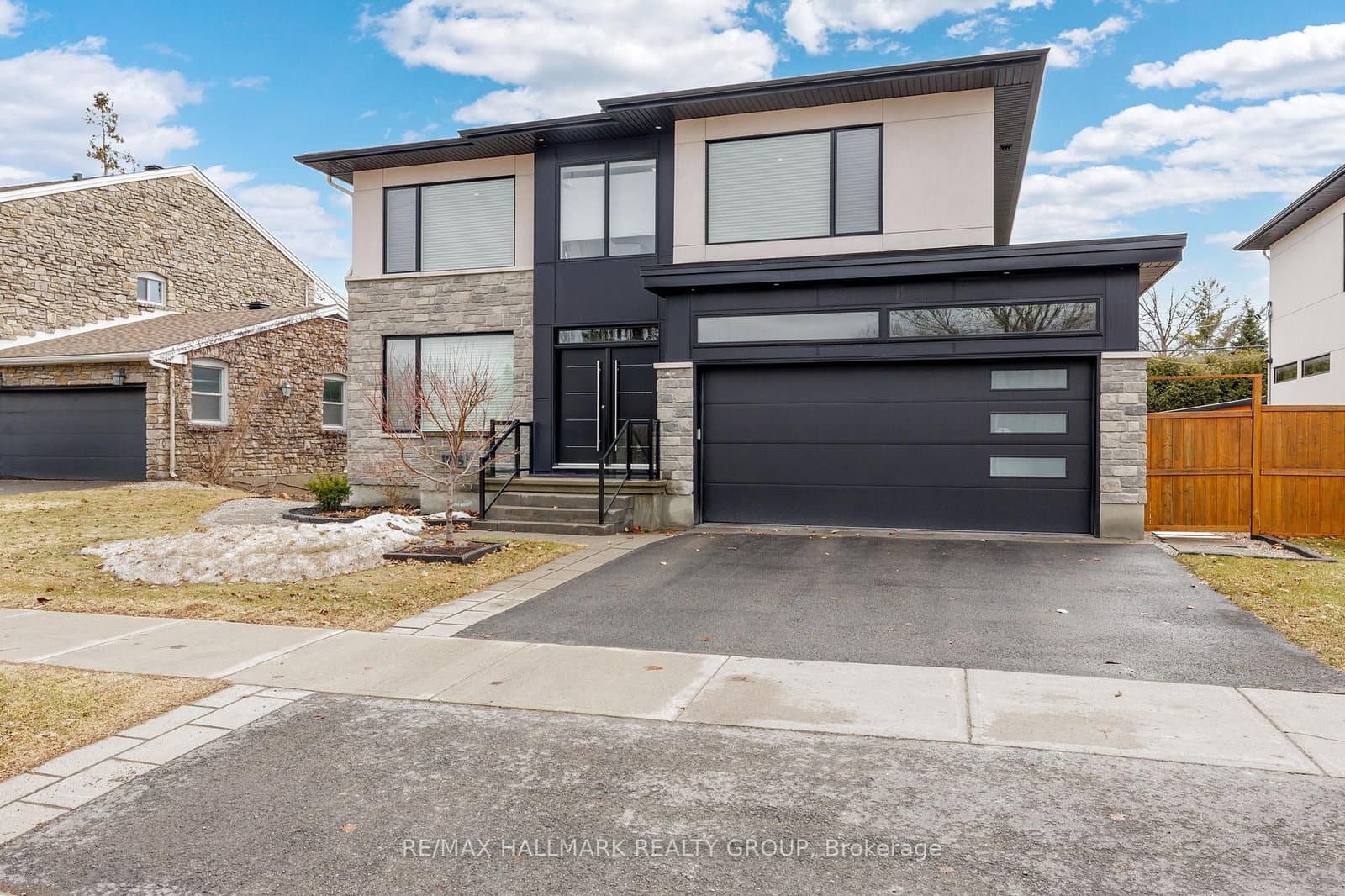 1976 Lenester Avenue, Ottawa, ON