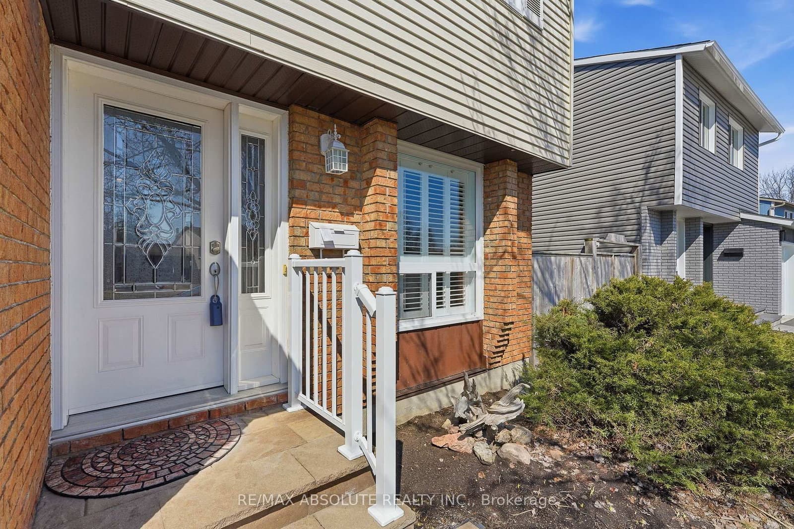 1594 St Georges Street, Ottawa, ON — photo 2