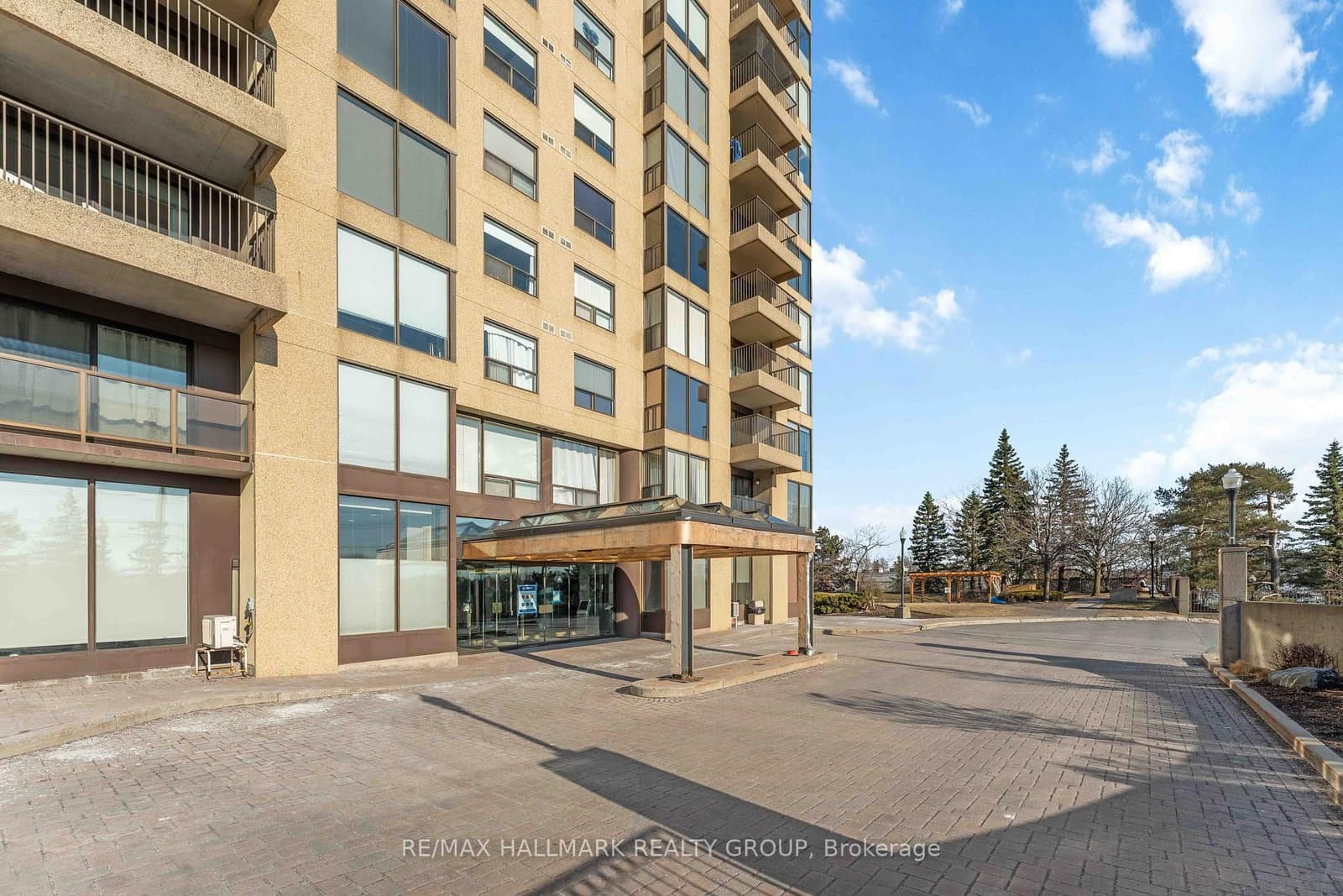 906 - 545 St Laurent Boulevard, Ottawa, ON — photo 2