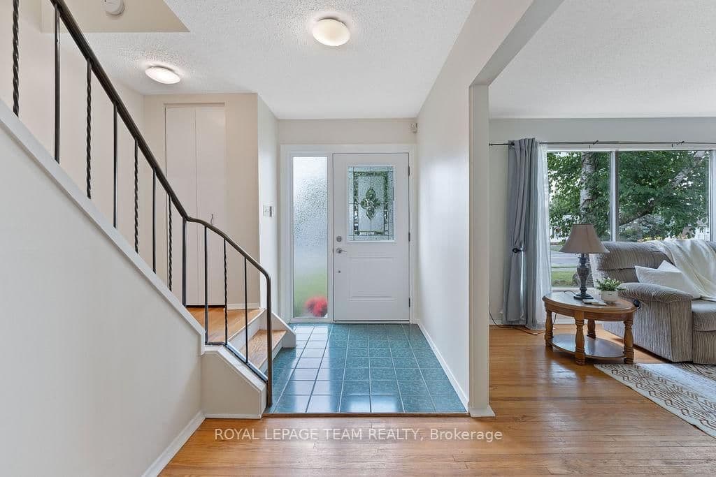 123 Abbeyhill Drive, Kanata, ON — photo 2