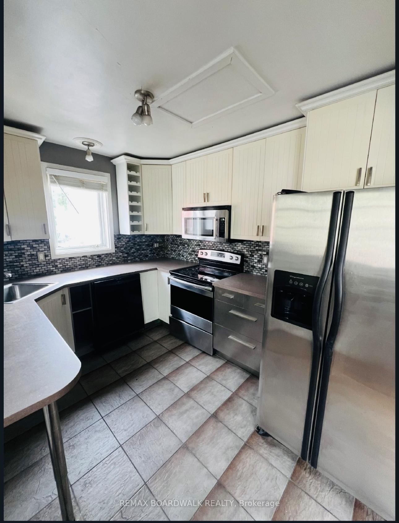 320 Laurier Avenue, Ottawa, ON — photo 3