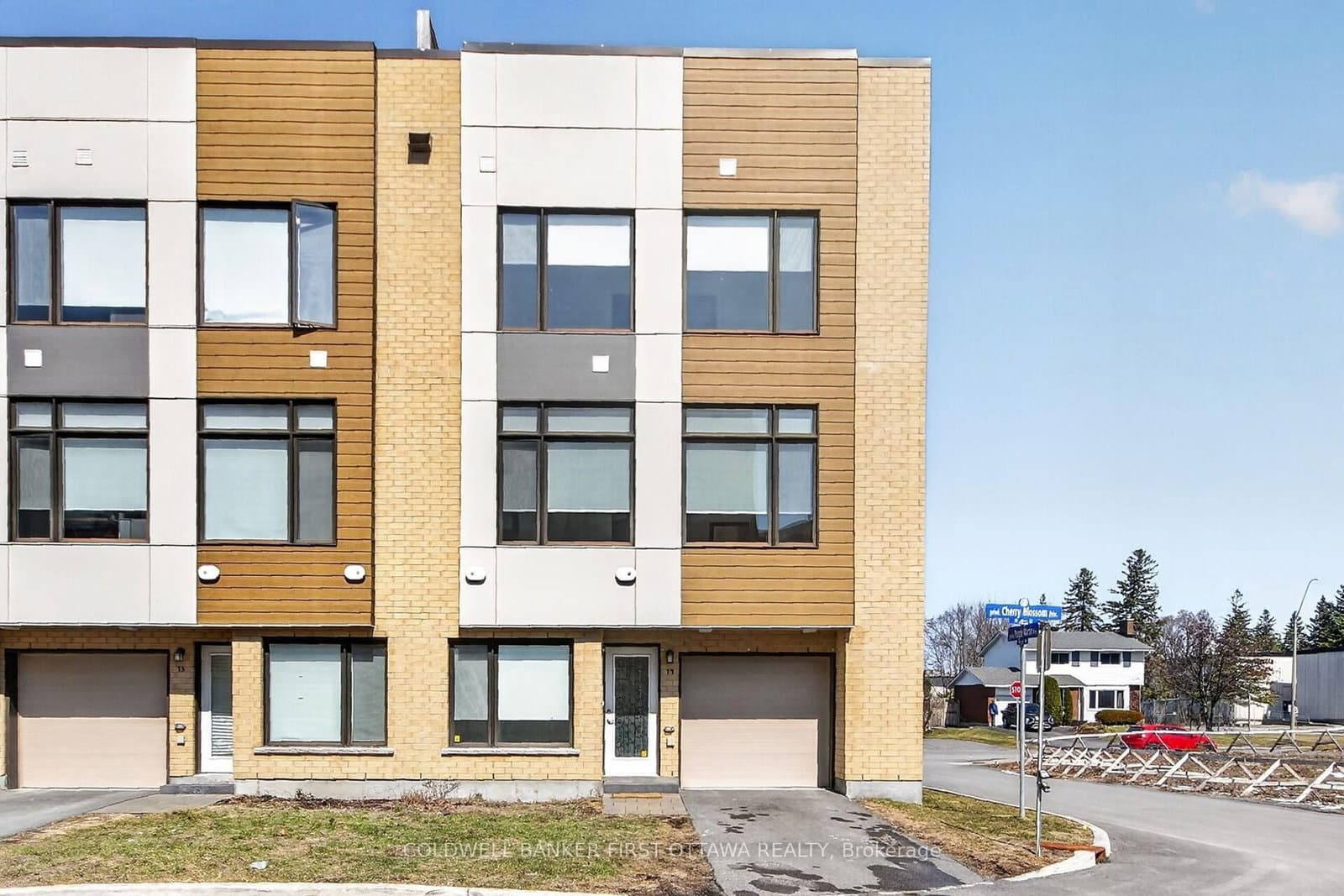 77 Cherry Blossom Private, Ottawa, ON — photo 2