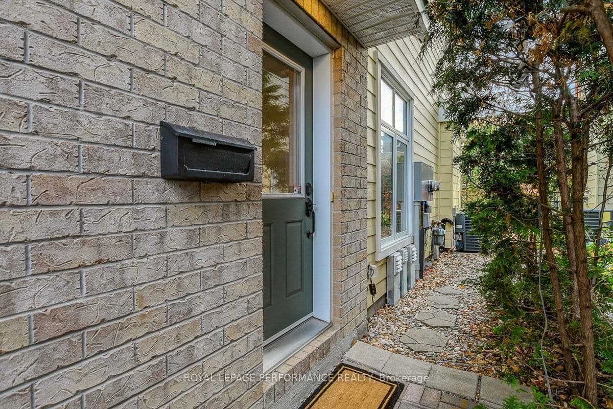 318 Iona Street, Ottawa, ON — photo 2
