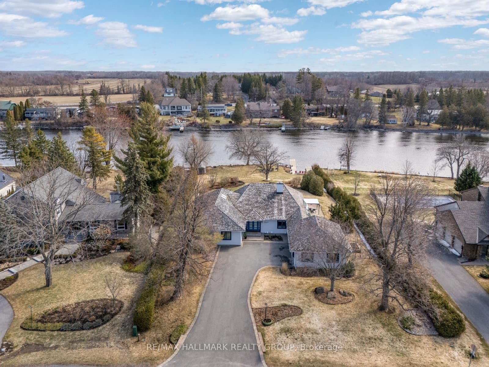 5567 South Island Park Drive, Ottawa, ON