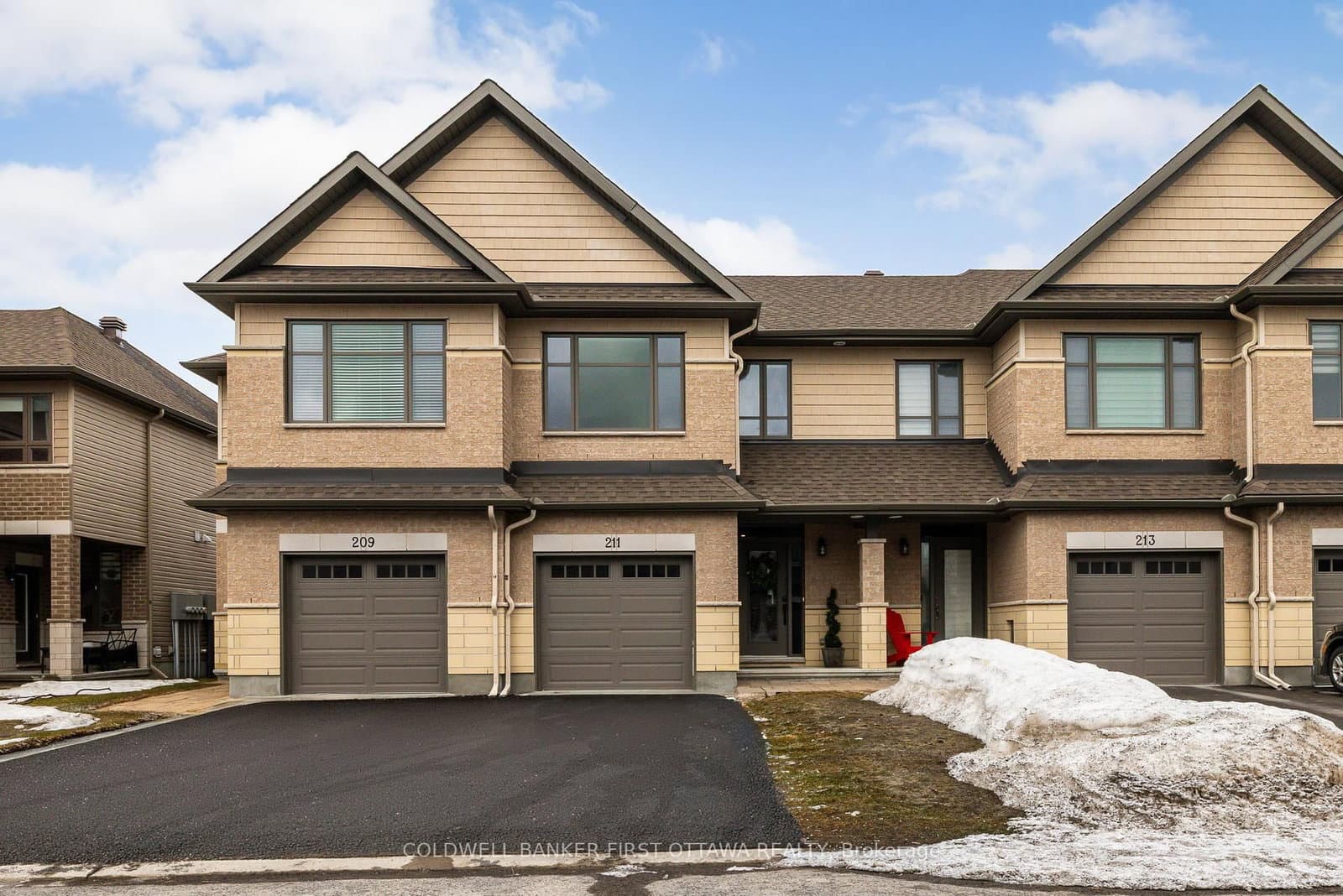 211 PURCHASE Crescent, Stittsville, ON — photo 2