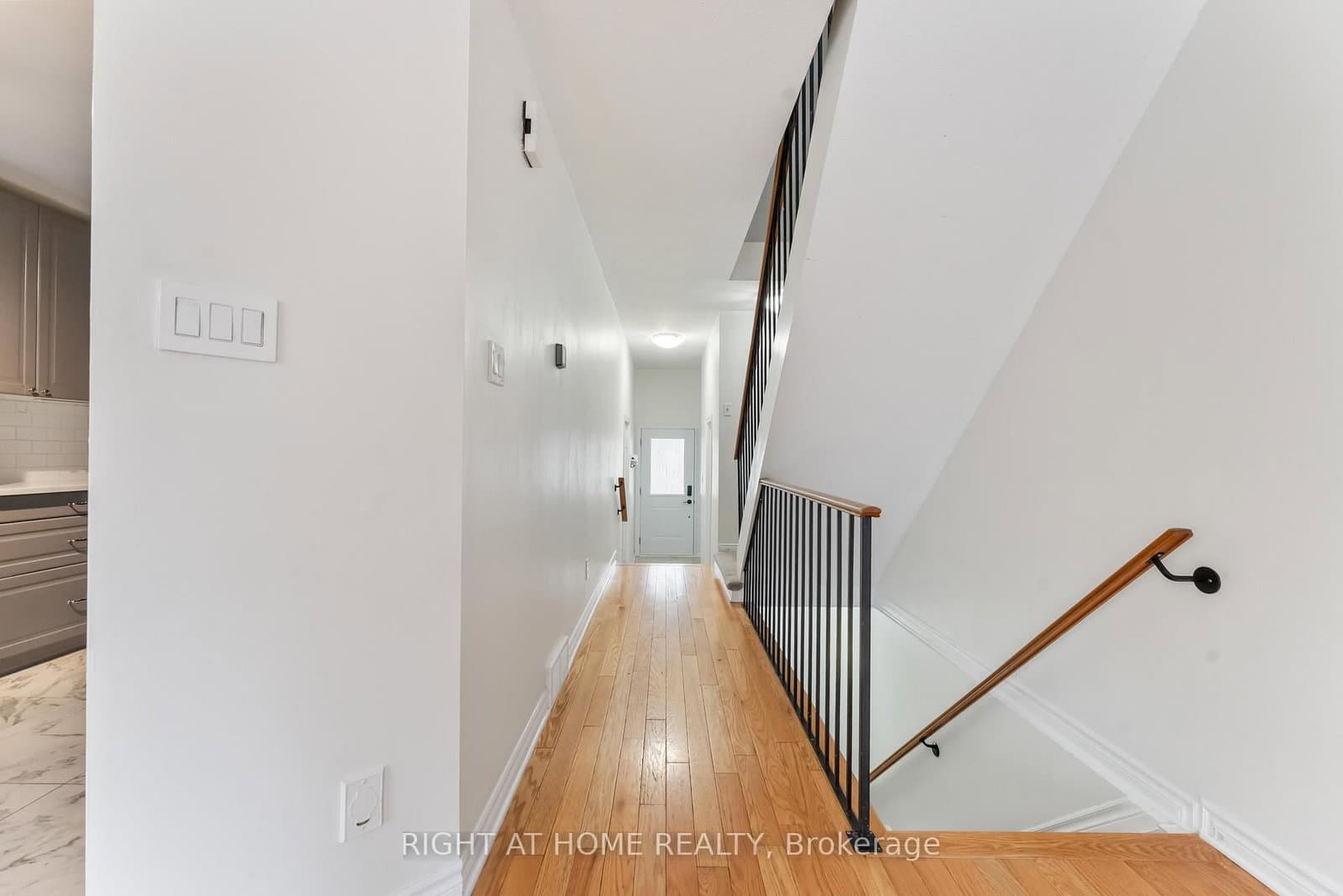 70 Halley Street, Barrhaven, ON — photo 2