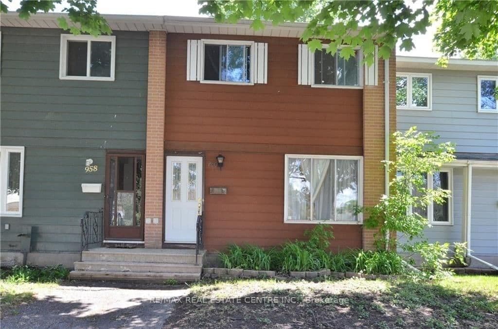 960 Meadowlands Drive, Ottawa, ON