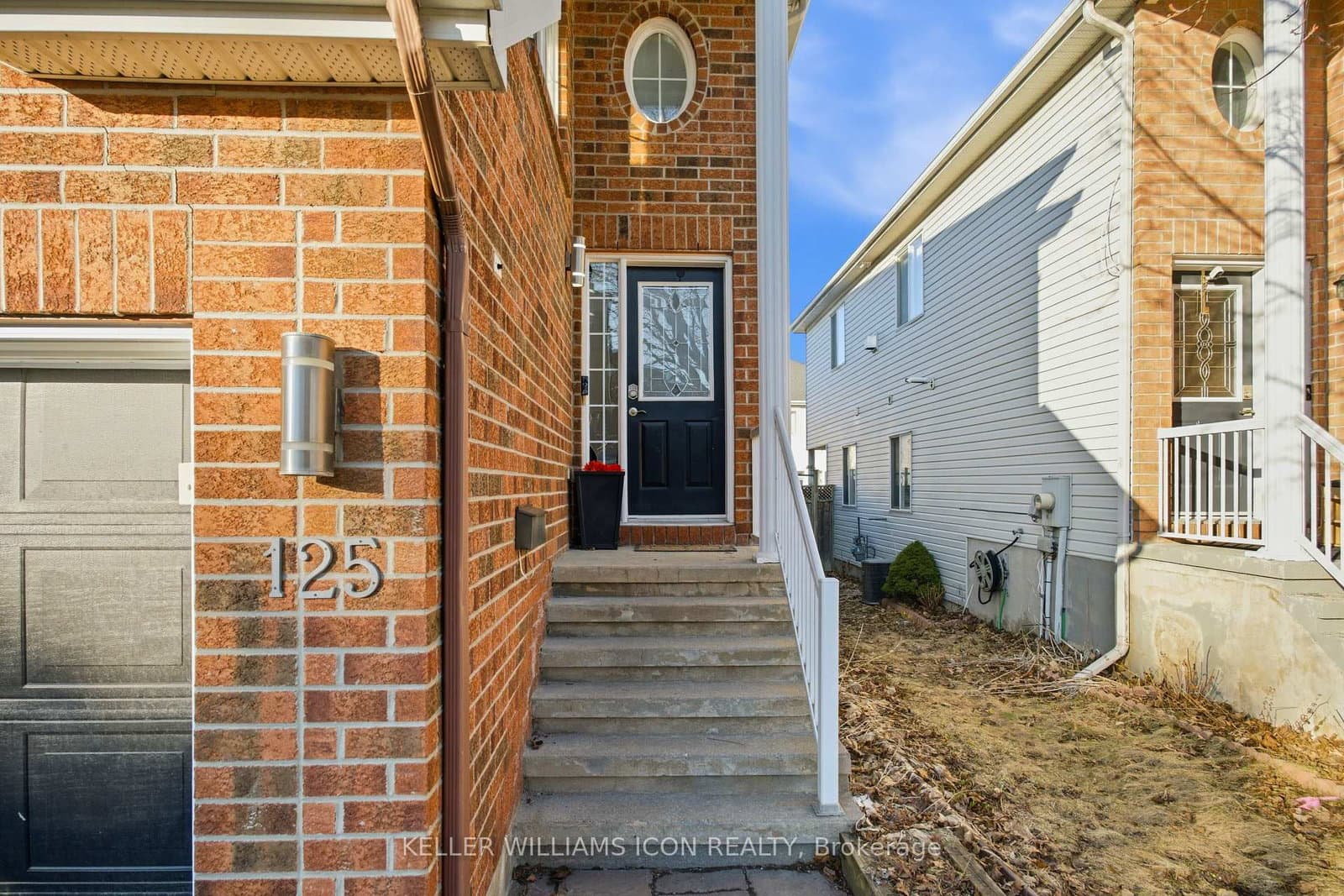 125 Castle Glen Crescent, Ottawa, ON — photo 2