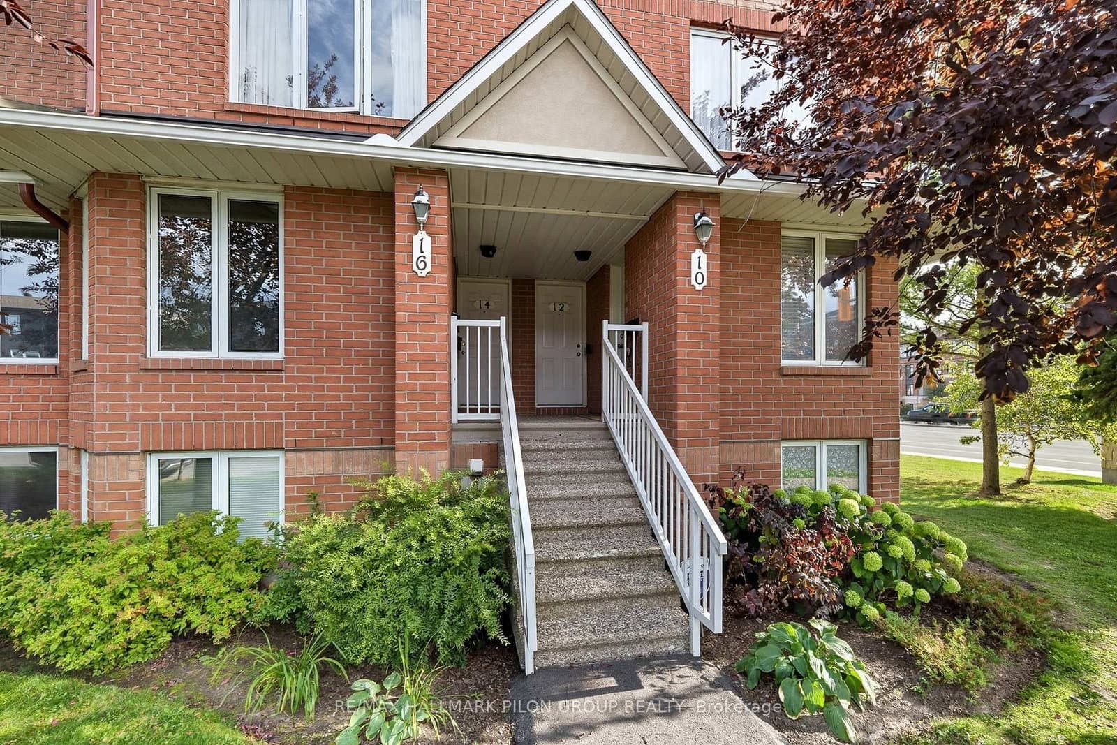 10 Lakepointe Drive, Orleans, ON — photo 2