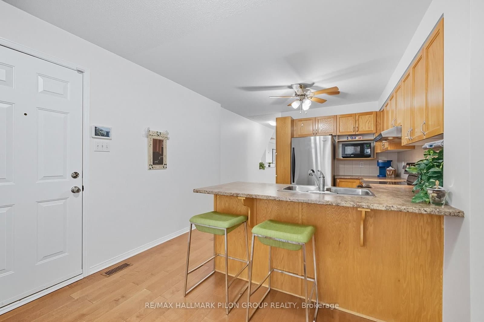 10 Lakepointe Drive, Orleans, ON — photo 3