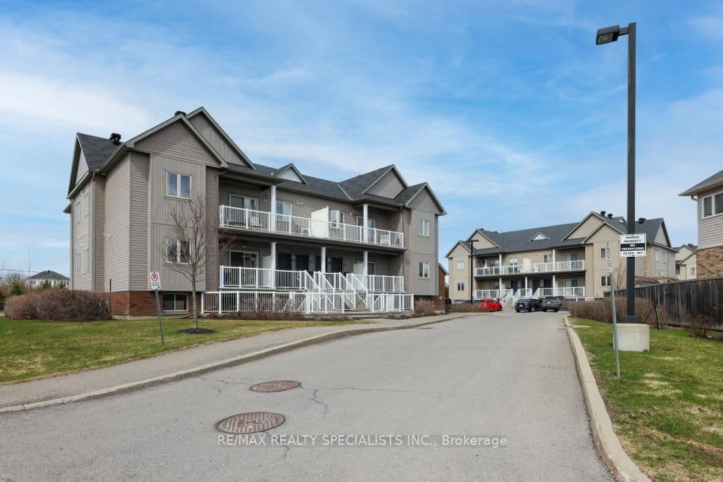 26 Sternes, Orleans, ON — photo 3