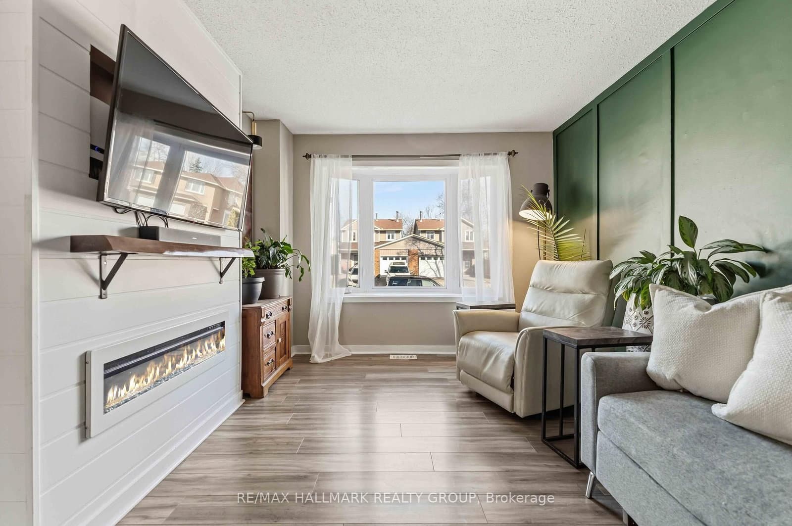 1091 Burgundy Lane, Orleans, ON — photo 3