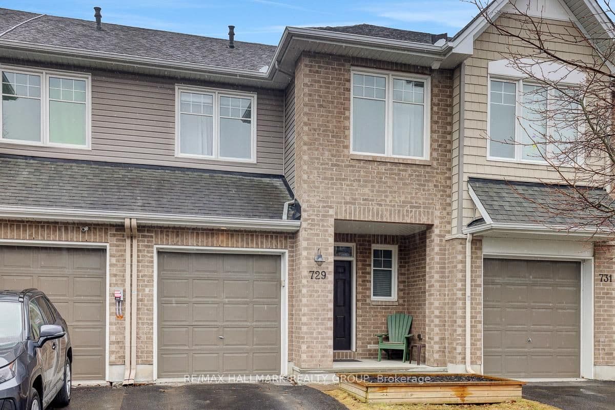 729 Hazelnut Crescent, Ottawa, ON