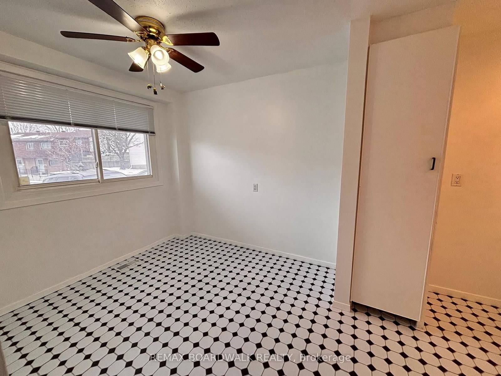 53J Sumac Street, Ottawa, ON — photo 3