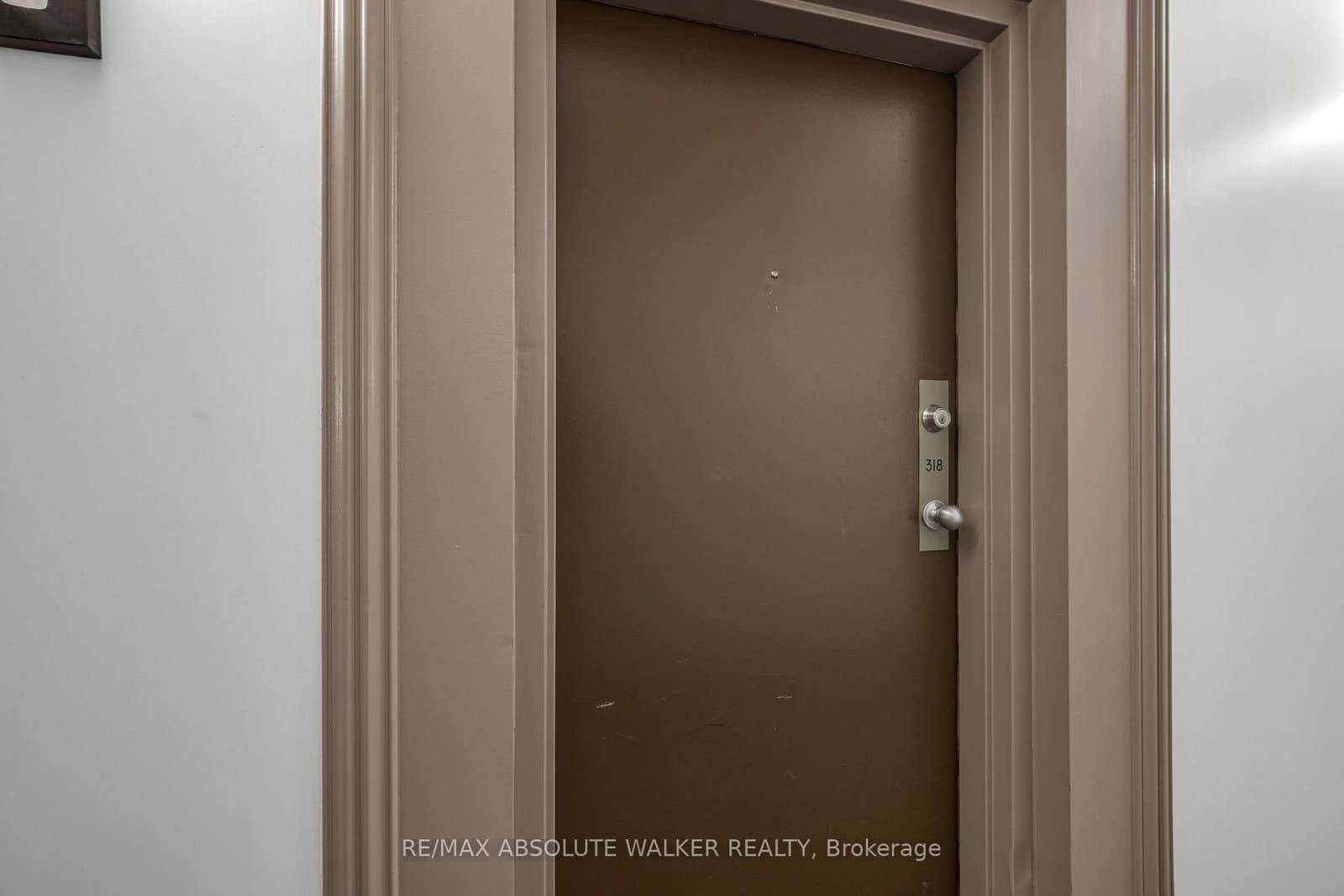 318 - 250 Brittany Drive, Ottawa, ON — photo 2