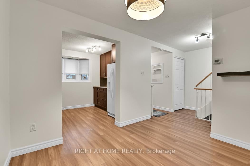 E - 1700 Lamoureux Drive, Orleans, ON — photo 3